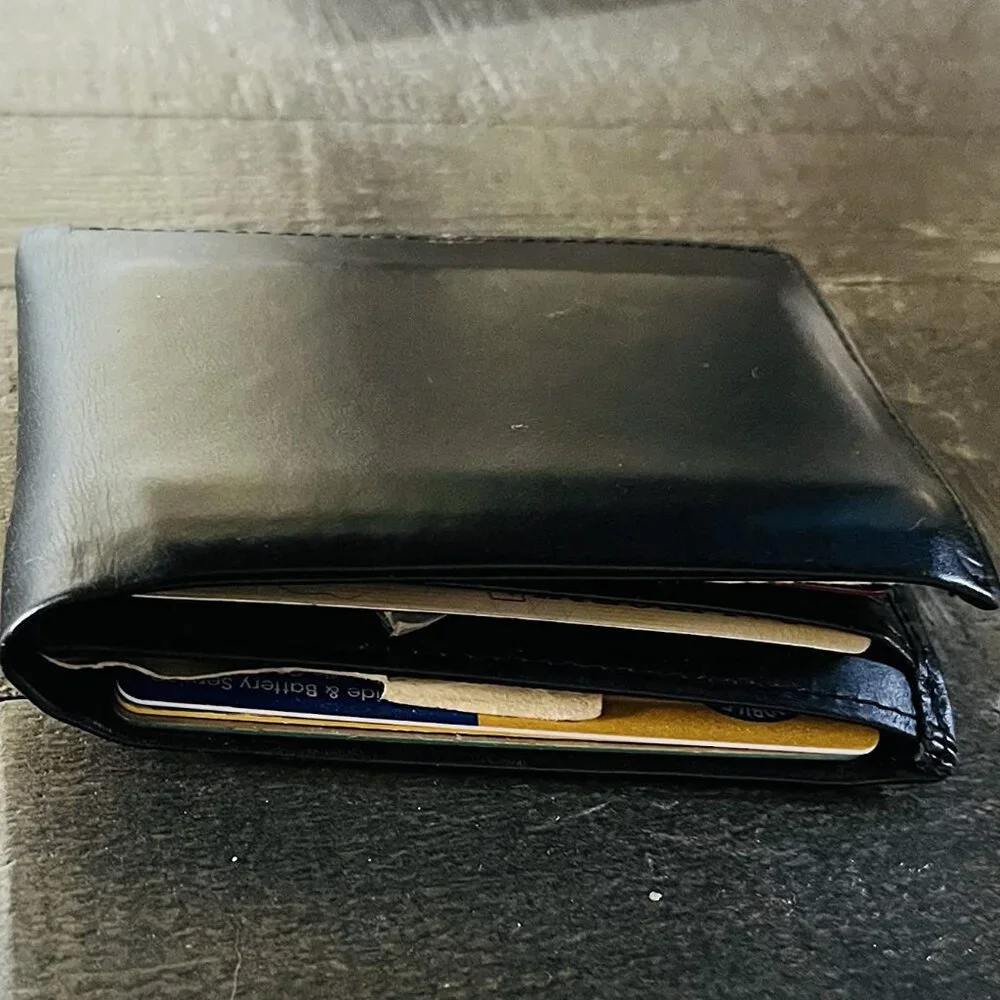 Men's Leather Wallet - Thin Sleek Casual Bifold with 6 Credit Card Pockets